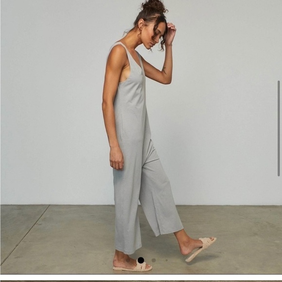 Lunya Gray Sleeveless Jumpsuit with Wide-Leg Design - Picture 2 of 5